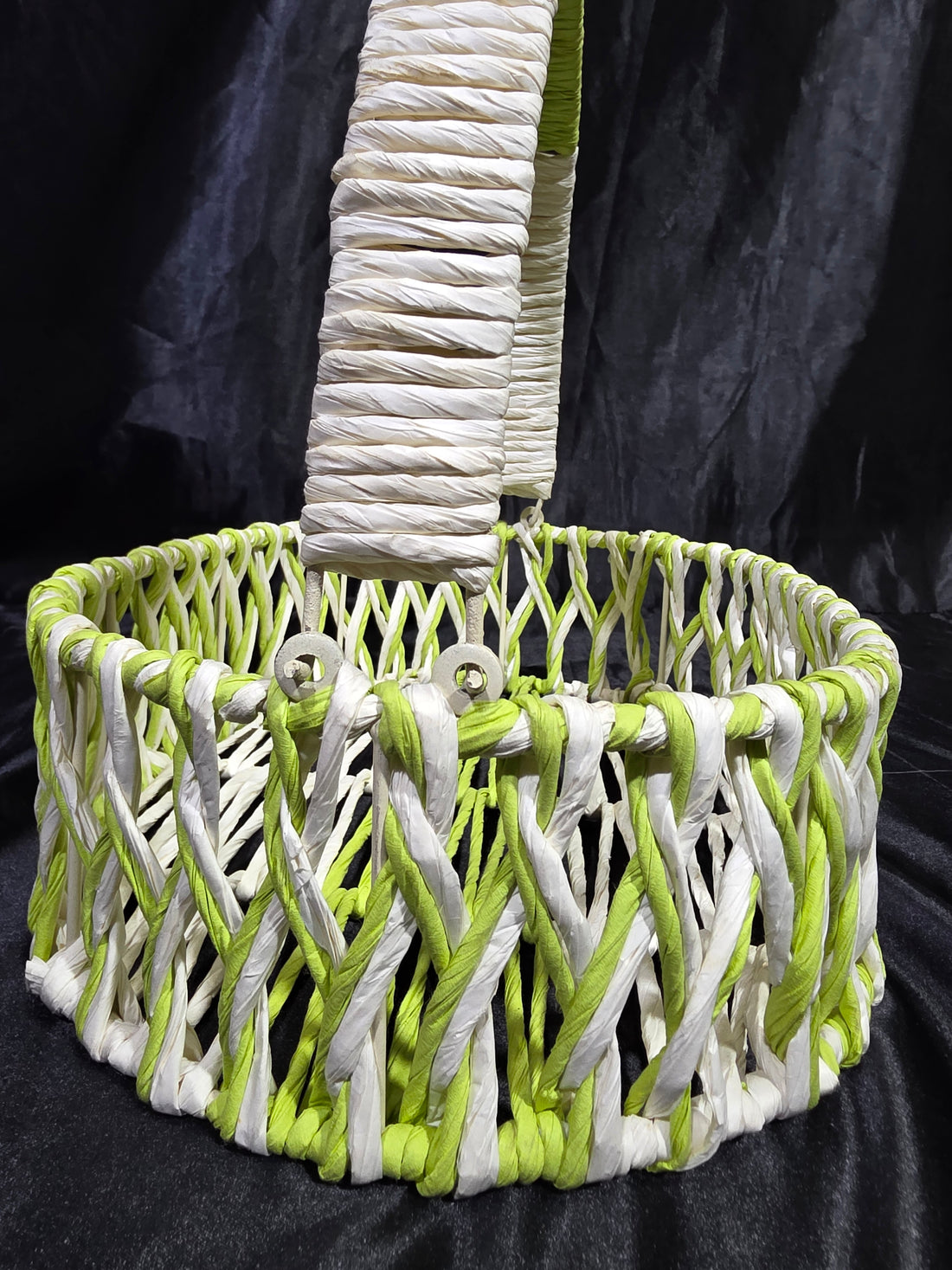 Metal Raffia White / Green Oval Basket , Size 10x14x4