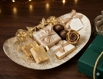BOAT BASKET WITH GOLDEN BROOCH - WHITE FINISH