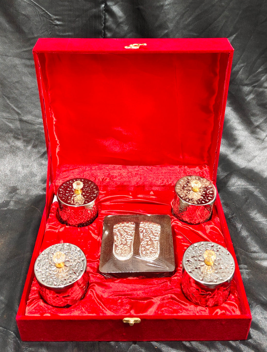 SKD LUXURY EXCLUSIVE GIFT WITH SILVER LAXMI JI CHARAN AND 4 JARS IN SILVER WITH VELVET BOX