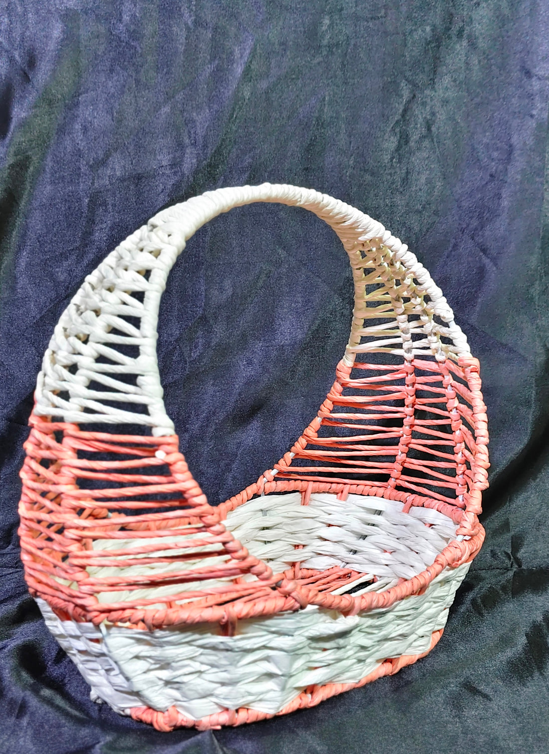 METAL HANDWEAVED RAFIA BASKET RING SHAPE