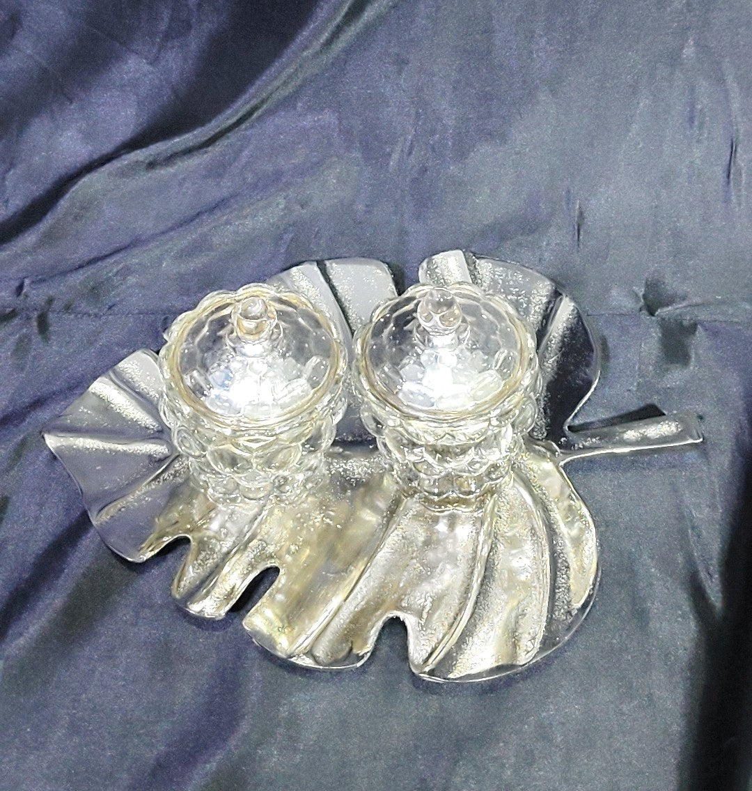 LEAF PLATTER WITH GLASS JARS