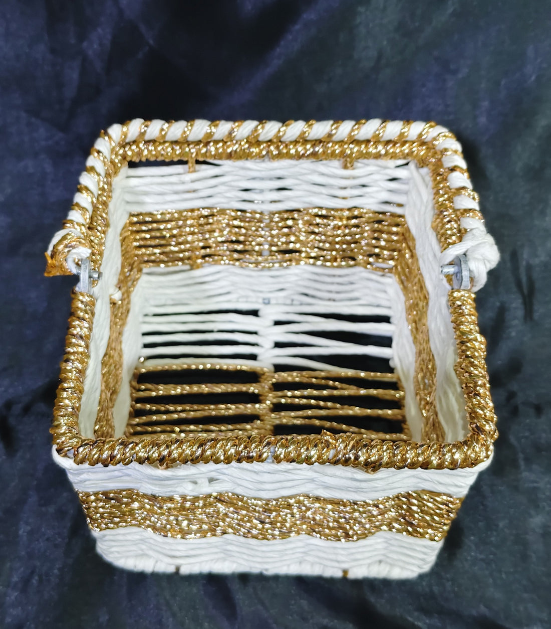 METAL SQUARE HANDWOOVEN RAFFIA BASKET