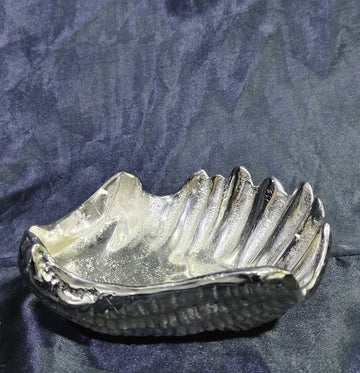 METAL SHELL SHAPE BOWL