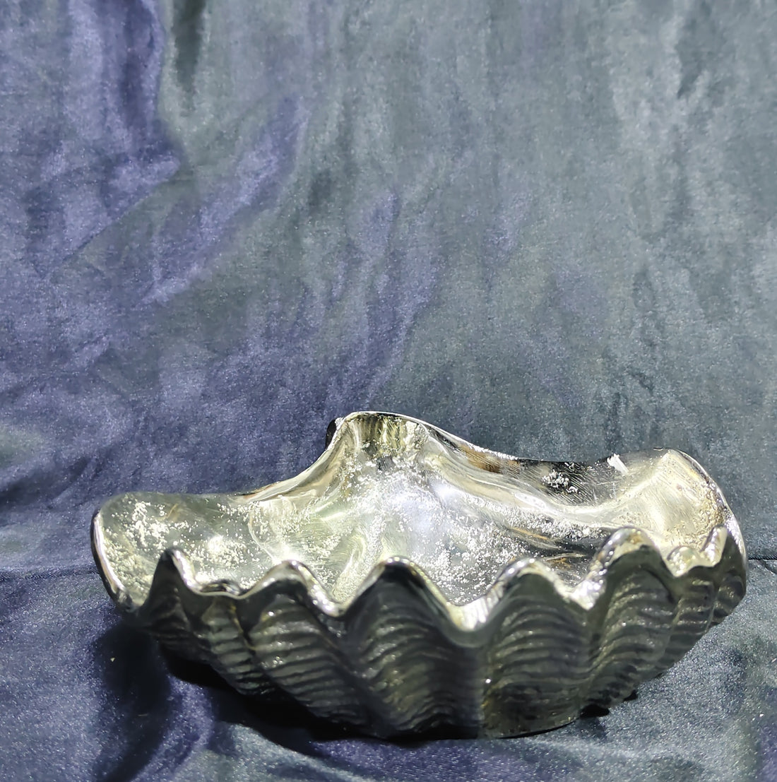 METAL SHELL SHAPE BOWL
