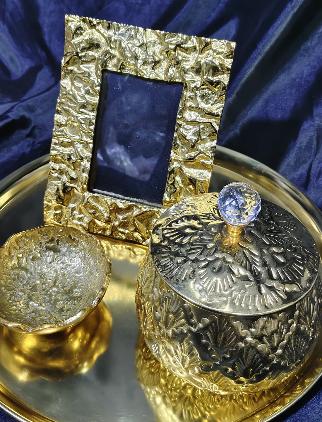 IRON PLATE ROUND WITH ALUMINIUM FRAME, BOWL AND CHITAI VOTIVE