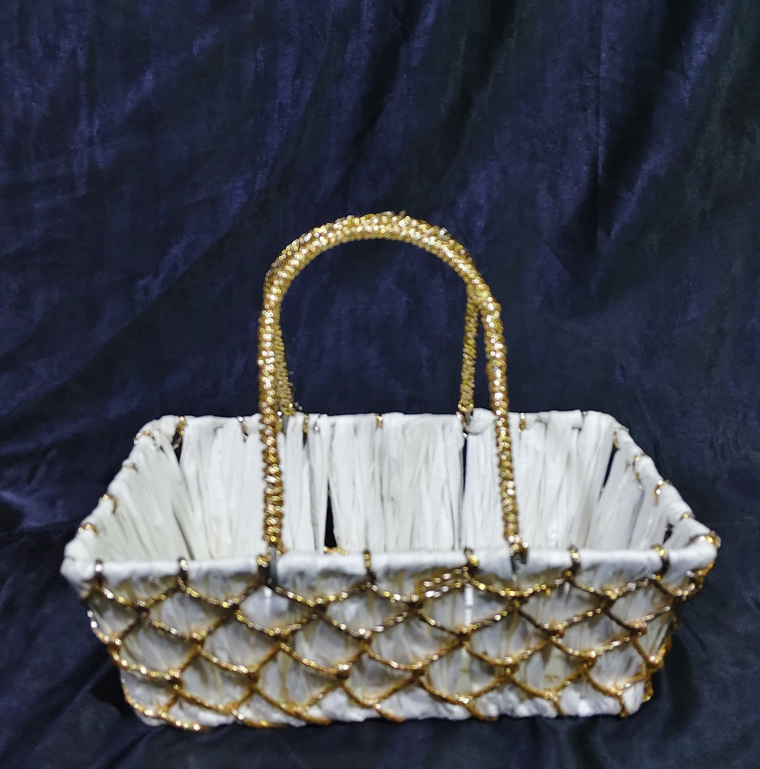 METAL HANDWOOVEN RAFIYA BASKET WITH GOLDEN RASSI