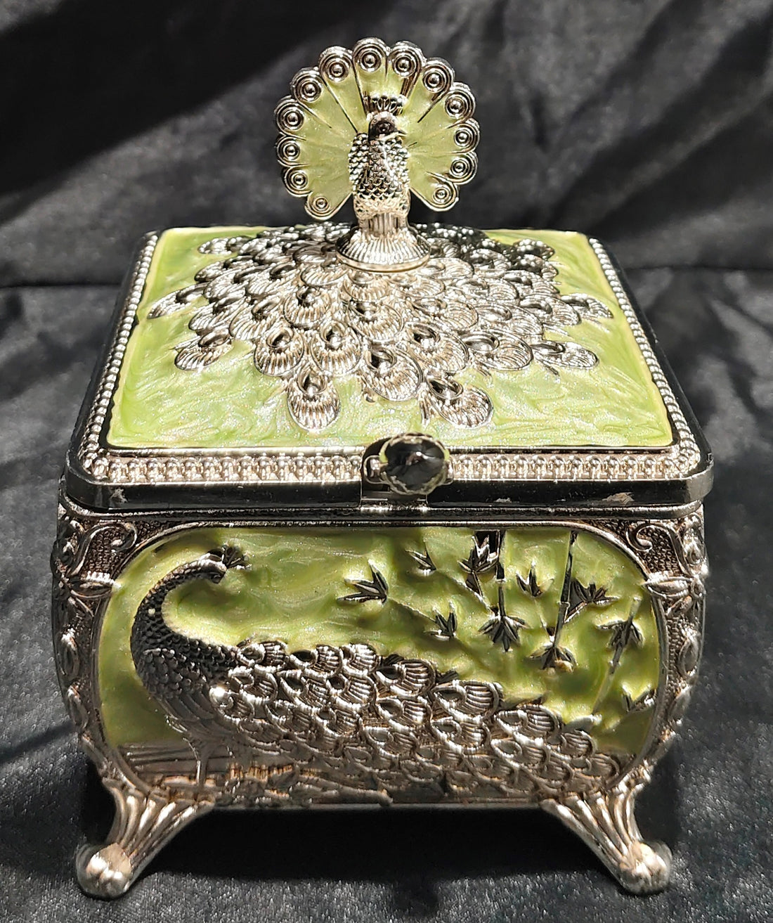 SKD LUXURY SQUARE JAR 3COLOUR OPTIONS -- 4X4 INCHES