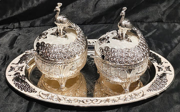 SKD LUXURY PLATAR WITH 2 JAR WHITE -- PLATE-13"X7.5", JAR - 4"X4"