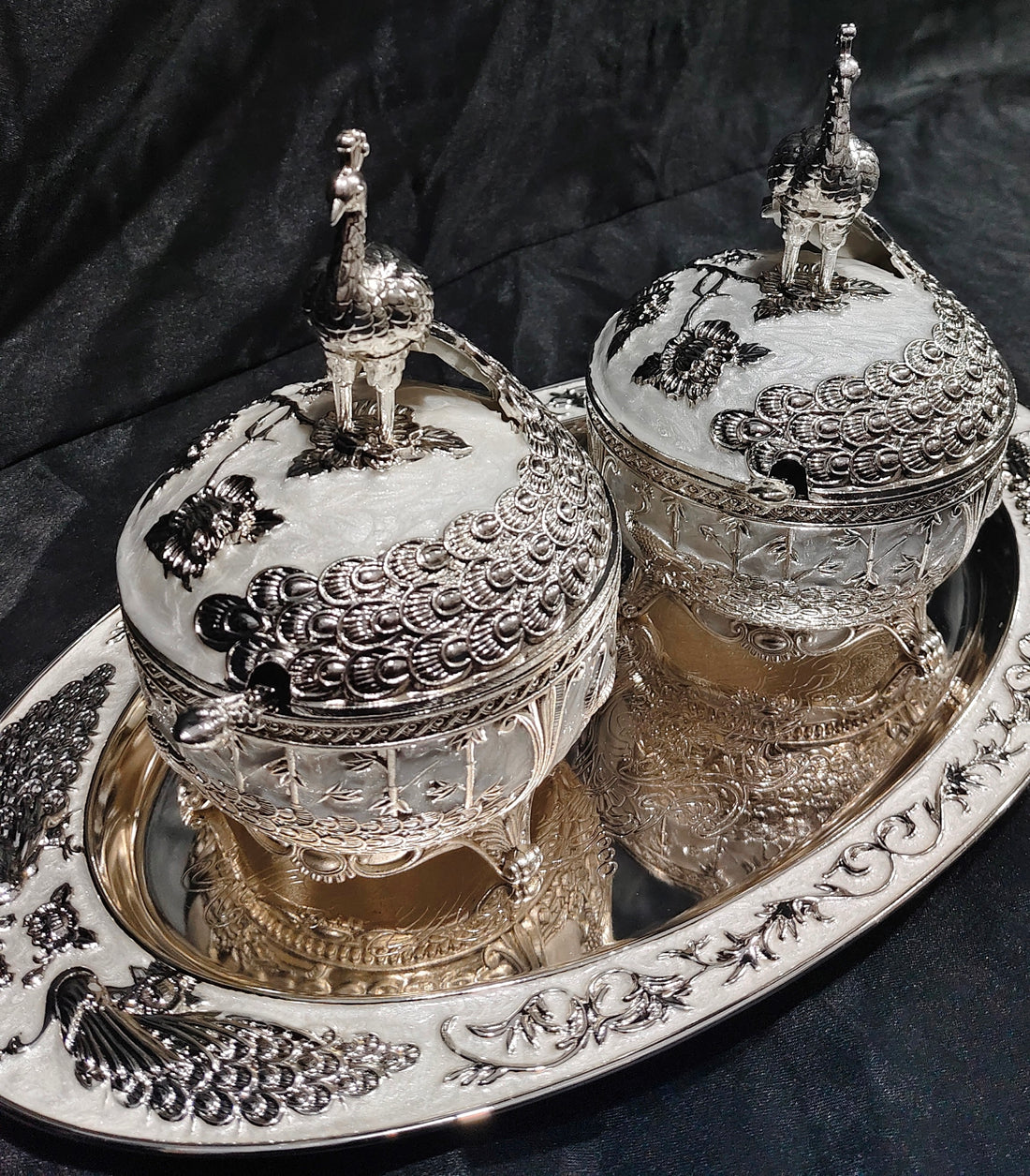 SKD LUXURY PLATAR WITH 2 JAR WHITE -- PLATE-13"X7.5", JAR - 4"X4"