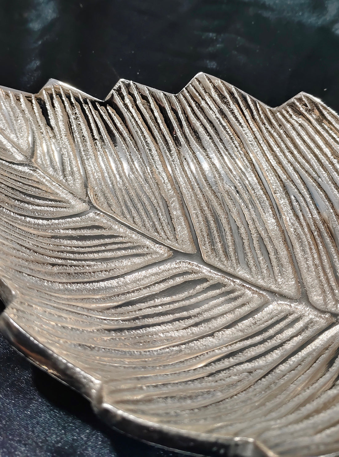 SKD LEAF DESIGN SERVING DISH BOWL